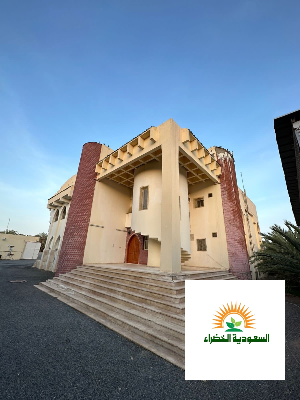 للبيع مزرعه بطريق العيون
